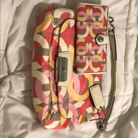 New Coach purse with wallet and longer strap - Picture 2 of 8